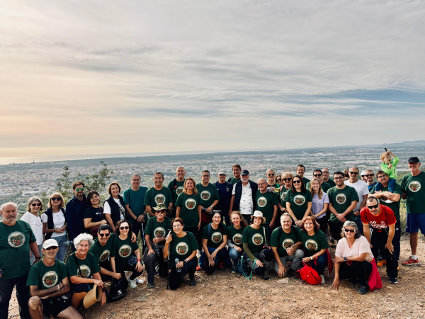Begoña Carrasco acompaña a los vecinos en una nueva edición del Paseo Guiado por las Urbanizaciones de Montaña