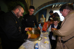 La degustaci� solid�ria de l'Olla de la Plana reparteix 1.100 racions i destina la recaptaci� a Un Petit Pas