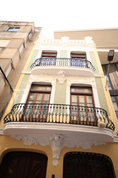 Burriana ilumina la Font de Mora tras la restauraci�n de su fachada modernista