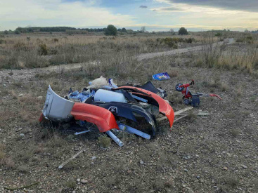 Nuevo vertido ilegal de restos de veh�culos en el paisaje protegido de la Desembocadura del r�o Millars