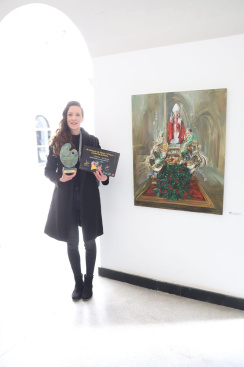 J�ssica Gonpra, ganadora del III Concurso de Dibujo y Pintura Ciudad de Burriana; Svitlana Boiko y Claudia Ar�mbul premiadas en juvenil e infantil