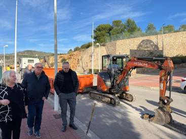 Oropesa del Mar arranca una intervenci�n integral en la calle Castell de Miravet para garantizar un abastecimiento seguro en La Colomera