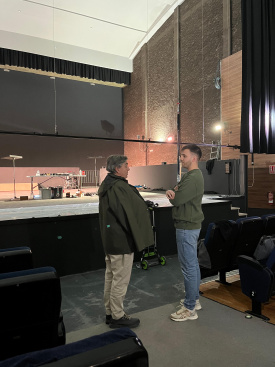 El Ayuntamiento de la Vall d'Uix� culmina la mejora del Teatro Municipal Carmen Tur con la instalaci�n del tel�n