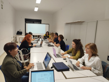 El GAL Maestrat Plana Alta viraliza la imagen de la mujer rural con la campa�a Dones Rurals i amb Futur