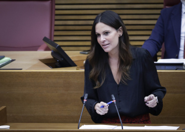 Bego�a Carrasco denuncia que el Gobierno de Espa�a modific� las pagas extraordinarias al profesorado y no puede mirar hacia otro lado