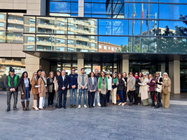 Almassora acompa�a a la AECC en la lectura de un manifiesto de apoyo a pacientes con c�ncer y a sus familias