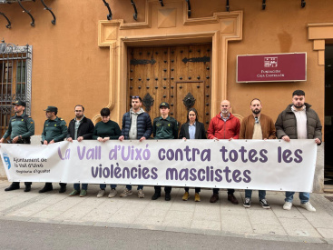 La Vall d'Uix� guarda un minuto de silencio en repulsa de la violencia machista