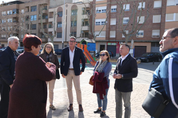 Burriana: Monferrer Daud� escucha peticiones vecinales en el Parque de las Eras durante la iniciativa 'Con mis vecinos'