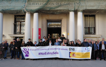 Garc�a Valls preside el minuto de silencio en condena por los asesinatos por violencia machista y vicaria cometidos en Xilxes y Madrid