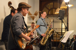 Vila-real Negra tanca amb Lecturas P�rpura i jazz al Casino