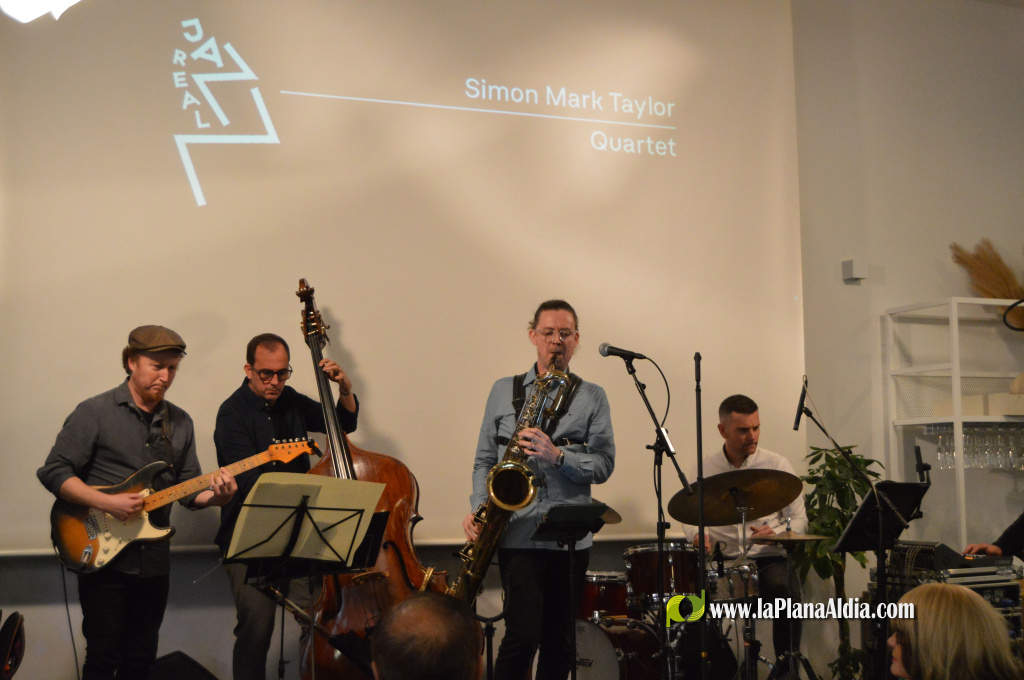 Vila-real Negra tanca amb Lecturas P�rpura i jazz al Casino