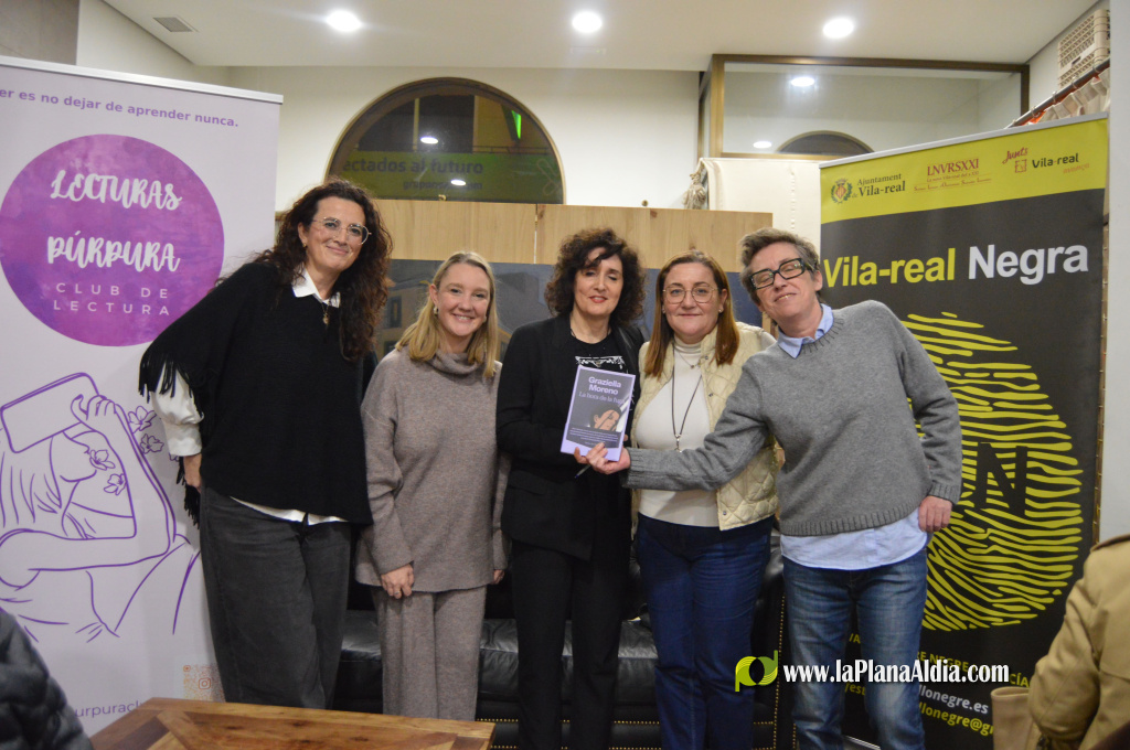 Vila-real Negra tanca amb Lecturas P�rpura i jazz al Casino