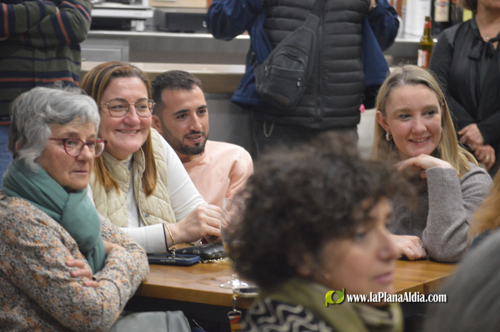 Vila-real Negra tanca amb Lecturas P�rpura i jazz al Casino