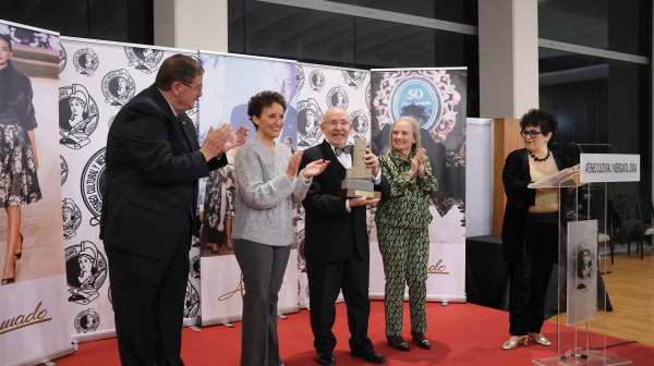 onda-reconoce-a-amado-ortells-con-el-seny-onder-2025-por-llevar-el-nombre-de-la-ciudad-a-la-alta-costura-internacional