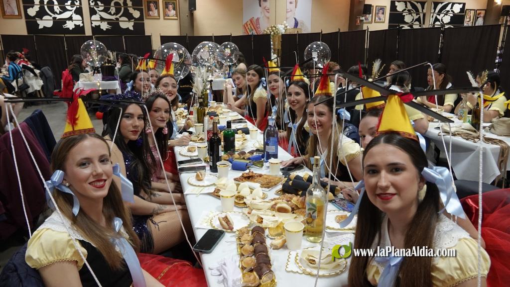 Les falleres majors de Borriana, de sopar pre-Cavalcada del Ninot