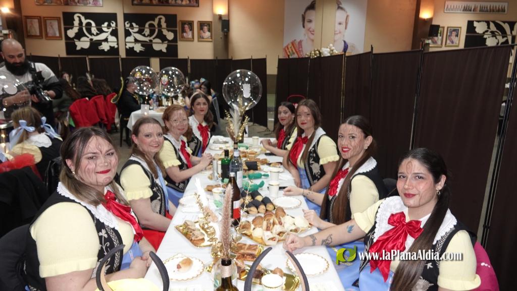 Les falleres majors de Borriana, de sopar pre-Cavalcada del Ninot