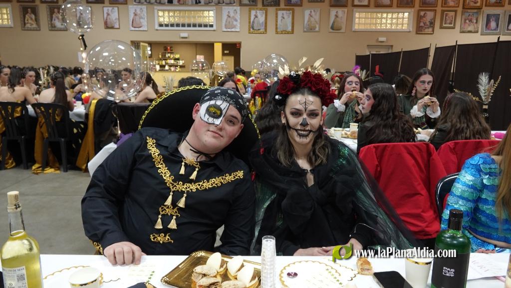 Les falleres majors de Borriana, de sopar pre-Cavalcada del Ninot