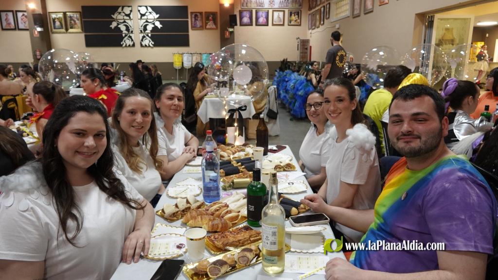 Les falleres majors de Borriana, de sopar pre-Cavalcada del Ninot