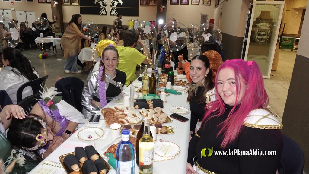 Les falleres majors de Borriana, de sopar pre-Cavalcada del Ninot