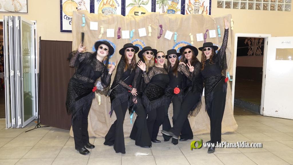 Les falleres majors de Borriana, de sopar pre-Cavalcada del Ninot