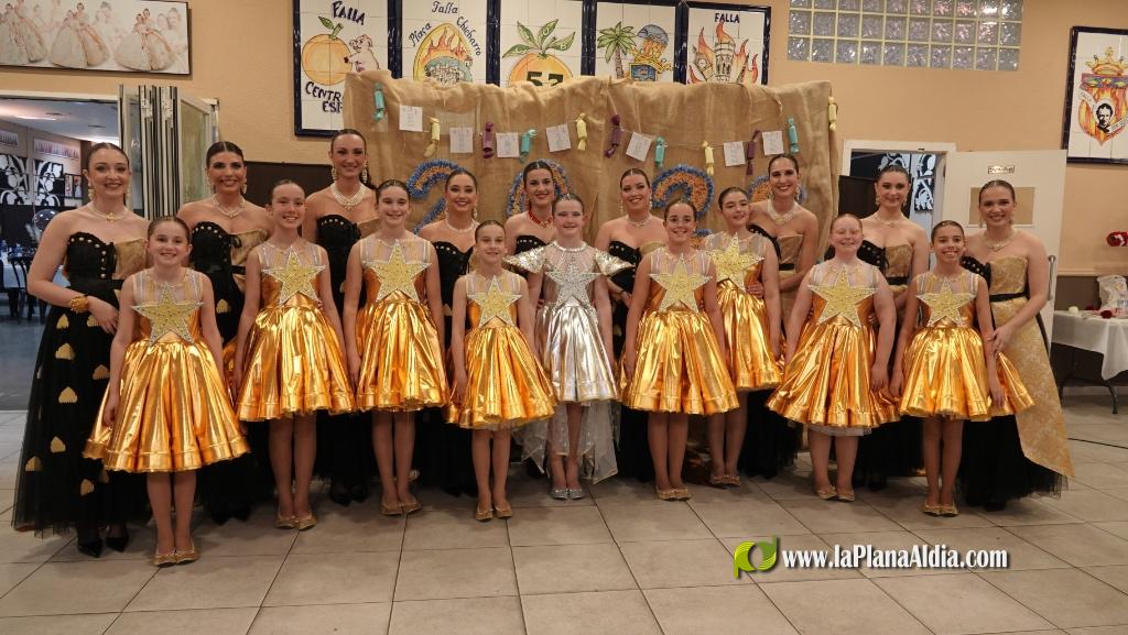 Les falleres majors de Borriana, de sopar pre-Cavalcada del Ninot