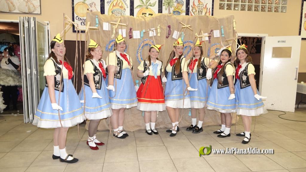 Les falleres majors de Borriana, de sopar pre-Cavalcada del Ninot