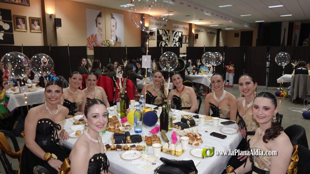 Les falleres majors de Borriana, de sopar pre-Cavalcada del Ninot