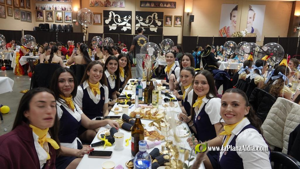 Les falleres majors de Borriana, de sopar pre-Cavalcada del Ninot