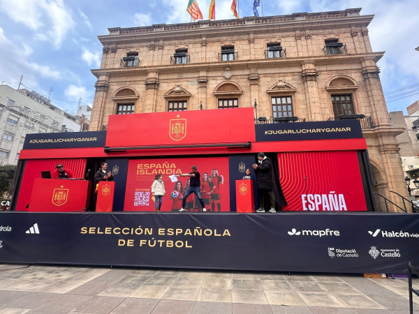 Gran �xito de la Fan Zone de la Selecci�n Espa�ola femenina en la Plaza Mayor de Castell�n
