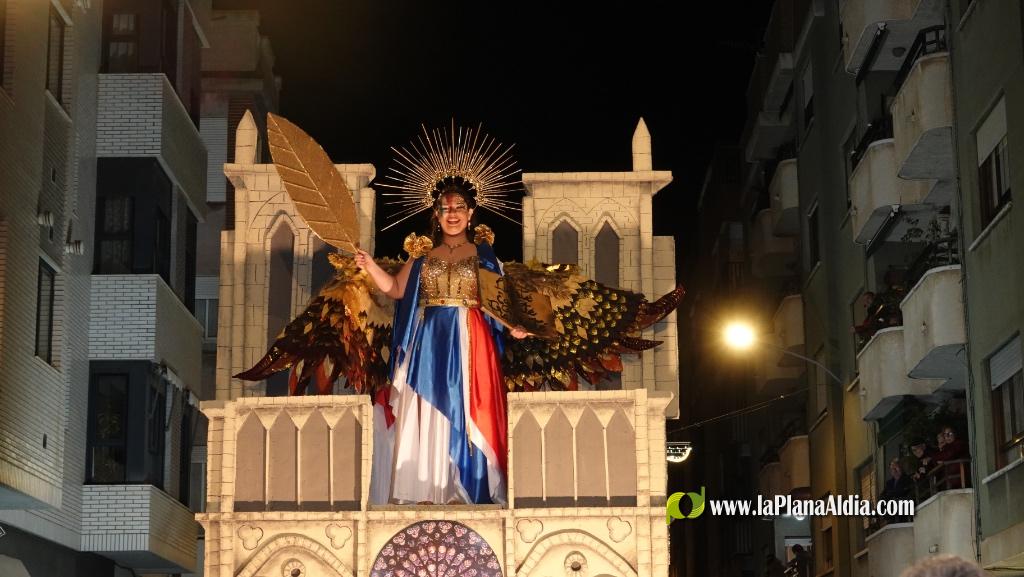 Burriana celebra la Cavalcada del Ninot amb s?tira i humor