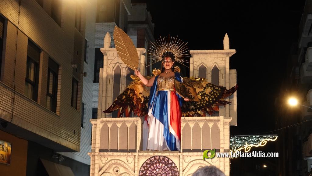 Burriana celebra la Cavalcada del Ninot amb s?tira i humor