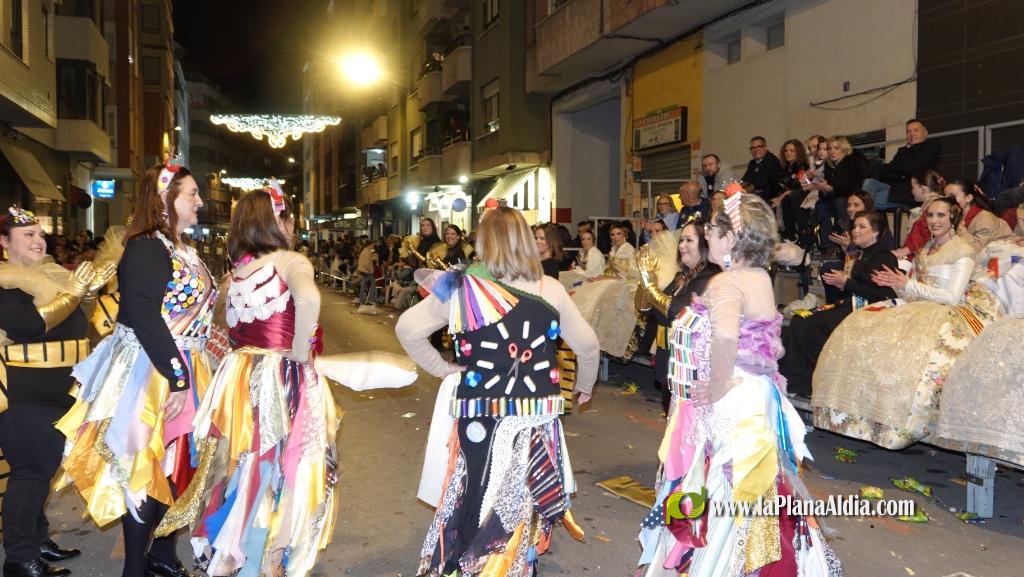 Burriana celebra la Cavalcada del Ninot amb s?tira i humor