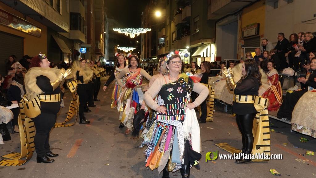 Burriana celebra la Cavalcada del Ninot amb s?tira i humor