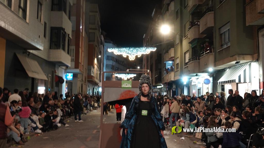 Burriana celebra la Cavalcada del Ninot amb s?tira i humor
