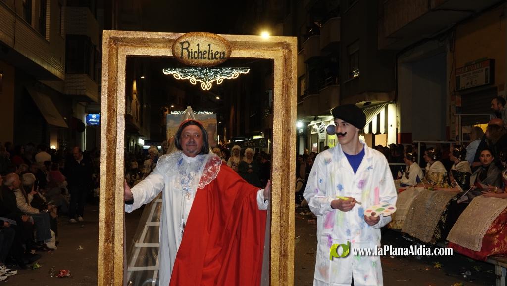 Burriana celebra la Cavalcada del Ninot amb s?tira i humor