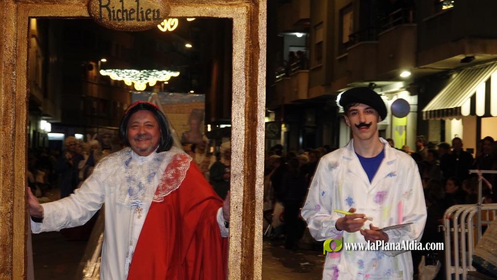 Burriana celebra la Cavalcada del Ninot amb s?tira i humor