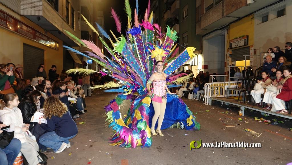 Burriana celebra la Cavalcada del Ninot amb s?tira i humor