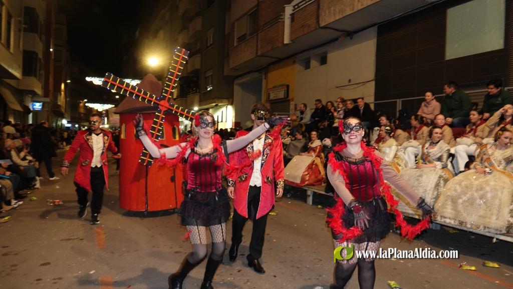 Burriana celebra la Cavalcada del Ninot amb s?tira i humor