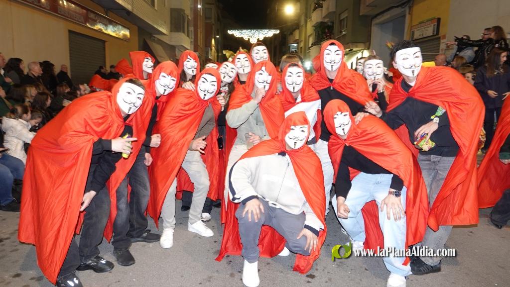 Burriana celebra la Cavalcada del Ninot amb s?tira i humor