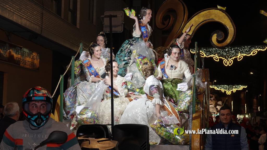 Burriana celebra la Cavalcada del Ninot amb s?tira i humor