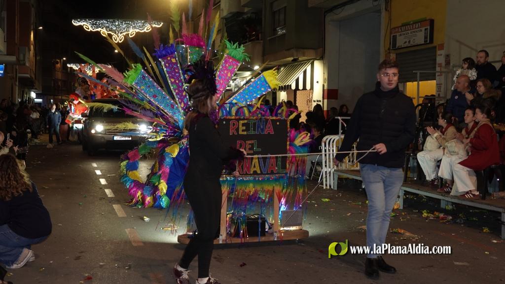 Burriana celebra la Cavalcada del Ninot amb s?tira i humor
