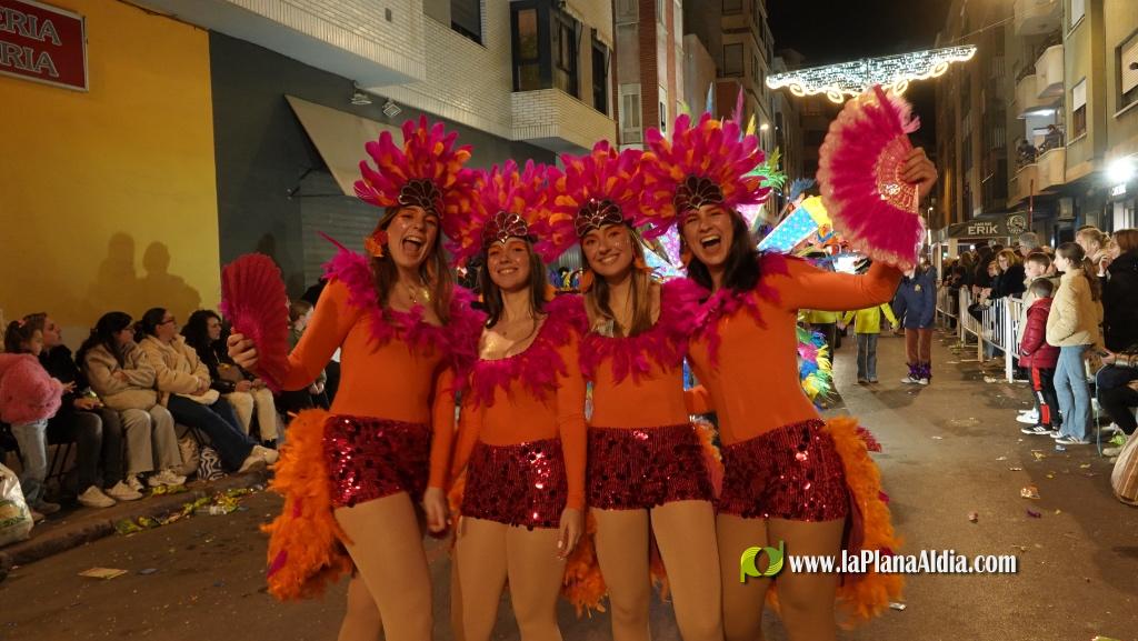 Burriana celebra la Cavalcada del Ninot amb s?tira i humor