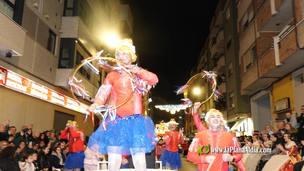 Burriana celebra la Cavalcada del Ninot amb s?tira i humor