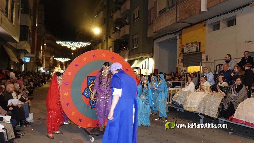 Burriana celebra la Cavalcada del Ninot amb s?tira i humor