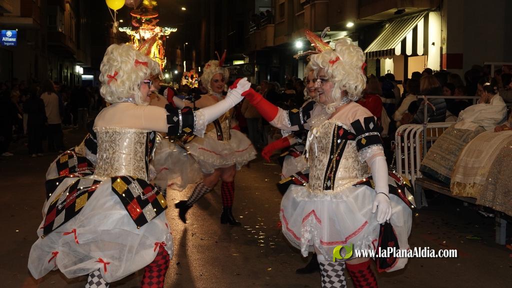 Burriana celebra la Cavalcada del Ninot amb s?tira i humor