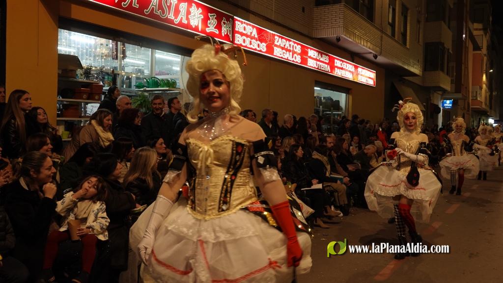 Burriana celebra la Cavalcada del Ninot amb s?tira i humor