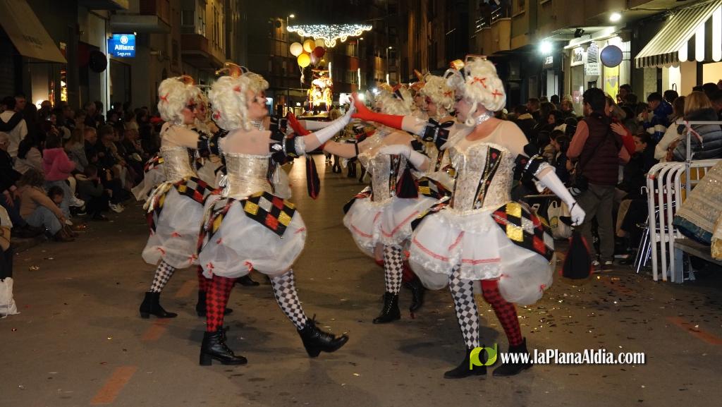 Burriana celebra la Cavalcada del Ninot amb s?tira i humor
