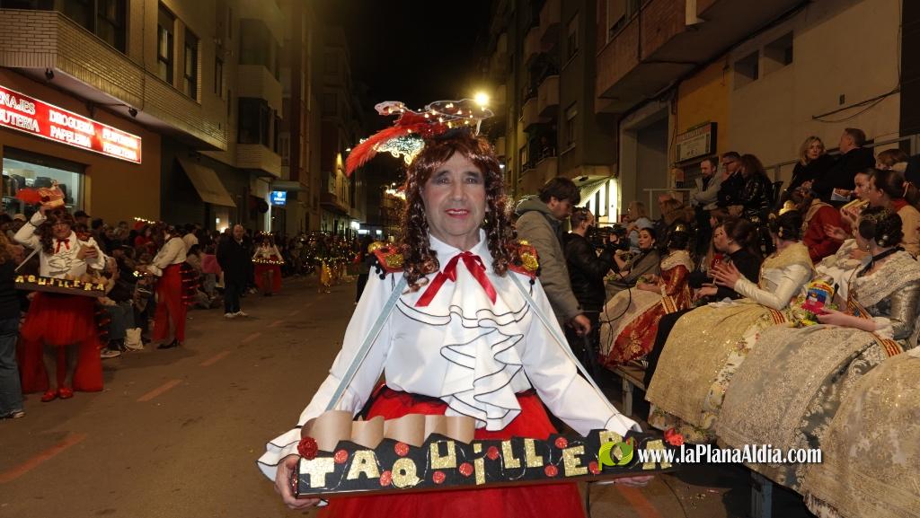 Burriana celebra la Cavalcada del Ninot amb s?tira i humor