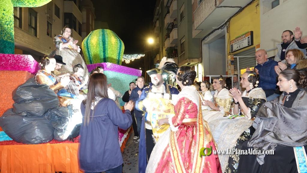 Burriana celebra la Cavalcada del Ninot amb s?tira i humor