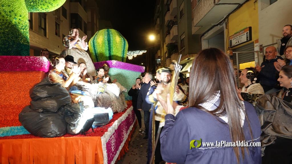 Burriana celebra la Cavalcada del Ninot amb s?tira i humor